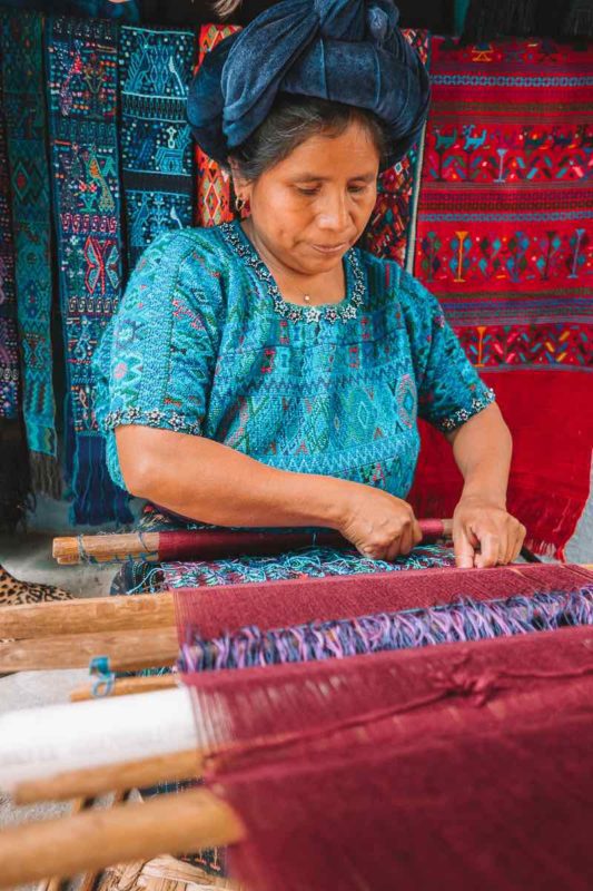 backstrap weaving with hiptipico ethical fashion in guatemala