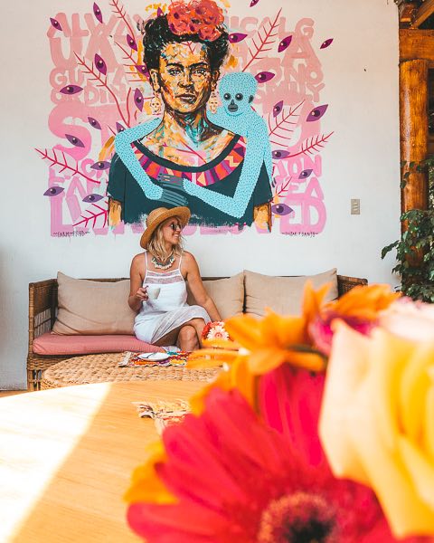 frida kahlo painting and flowers