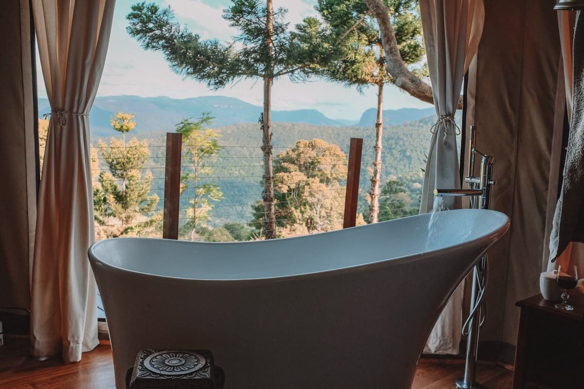 Clouds Safari bathtub with a view