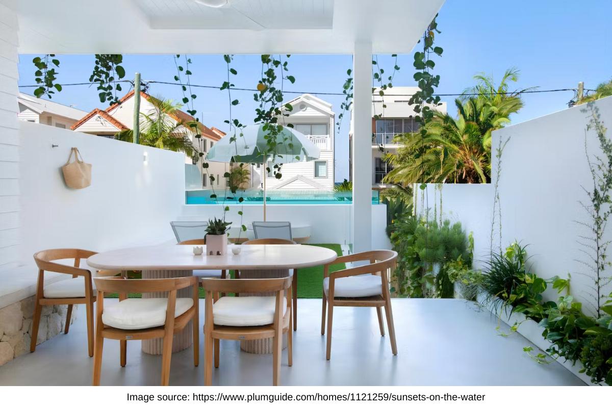 aesthetic outdoor living space with clear pull, vines, beach house views palm beach